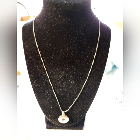 NEW Silver alloy Snap Button necklace holds 18mm charms Not Included - Picture 3 of 5